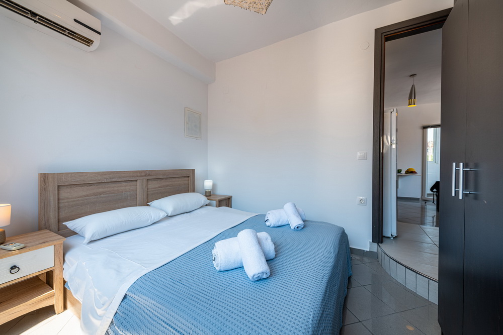 Corfu central ,Corfu town city center executive apartment for 28